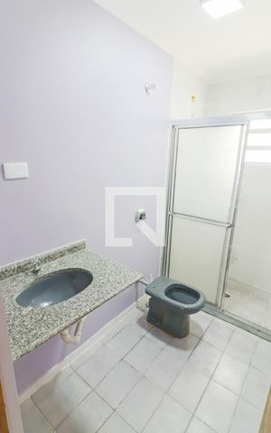 Casa à venda com 250m², 3 quartos e 4 vagas Casa à venda com 250m², 3 quartos e 4 vagasBanheiro 1