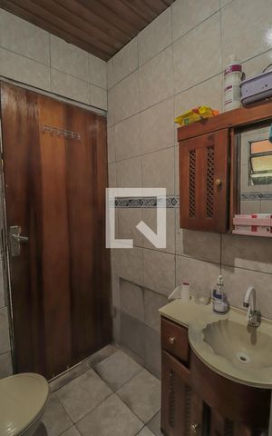 Casa à venda com 180m², 2 quartos e 2 vagasBanheiro
