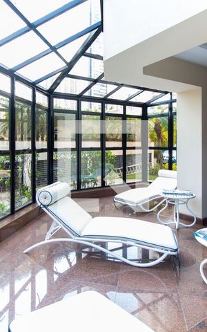 Apartamento à venda com 303m², 4 quartos e 4 vagas Apartamento à venda com 303m², 4 quartos e 4 vagasAcademia - Área de Descanso