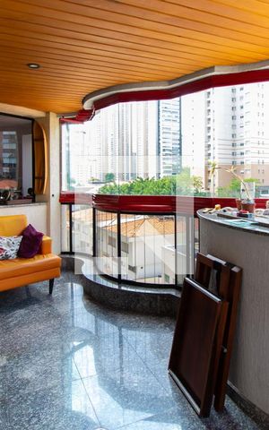 Apartamento à venda com 303m², 4 quartos e 4 vagas Apartamento à venda com 303m², 4 quartos e 4 vagasVaranda da Sala