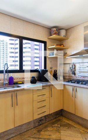 Apartamento à venda com 303m², 4 quartos e 4 vagas Apartamento à venda com 303m², 4 quartos e 4 vagasCozinha