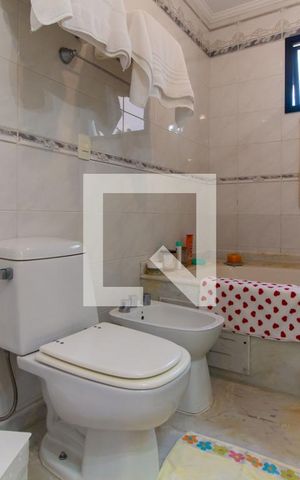 Apartamento à venda com 303m², 4 quartos e 4 vagas Apartamento à venda com 303m², 4 quartos e 4 vagasBanheiro da Suíte 1