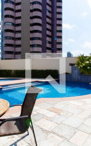 Apartamento à venda com 303m², 4 quartos e 4 vagas Apartamento à venda com 303m², 4 quartos e 4 vagasPiscina