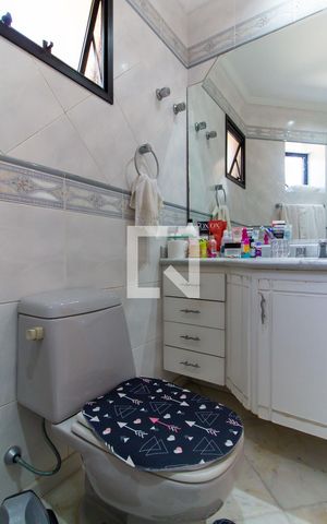Apartamento à venda com 303m², 4 quartos e 4 vagas Apartamento à venda com 303m², 4 quartos e 4 vagasBanheiro Corredor