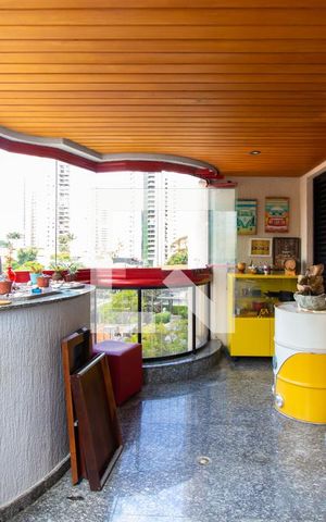 Apartamento à venda com 303m², 4 quartos e 4 vagas Apartamento à venda com 303m², 4 quartos e 4 vagasVaranda da Sala
