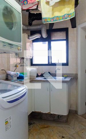 Apartamento à venda com 303m², 4 quartos e 4 vagas Apartamento à venda com 303m², 4 quartos e 4 vagasÁrea de Serviço