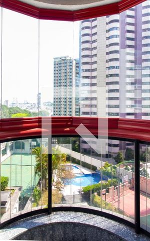 Apartamento à venda com 303m², 4 quartos e 4 vagas Apartamento à venda com 303m², 4 quartos e 4 vagasVaranda da Suíte 01