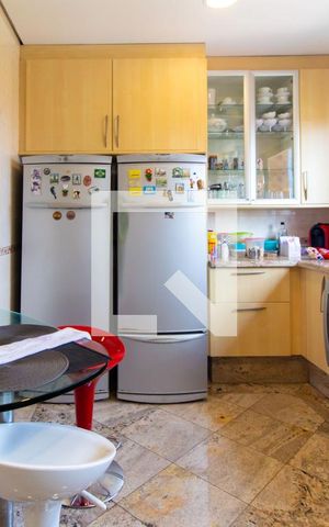 Apartamento à venda com 303m², 4 quartos e 4 vagas Apartamento à venda com 303m², 4 quartos e 4 vagasCozinha