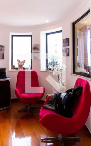 Apartamento à venda com 303m², 4 quartos e 4 vagas Apartamento à venda com 303m², 4 quartos e 4 vagasSala 02