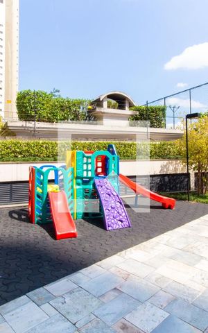 Apartamento à venda com 303m², 4 quartos e 4 vagas Apartamento à venda com 303m², 4 quartos e 4 vagasPlayground