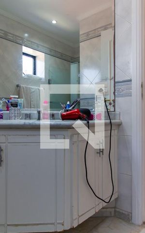 Apartamento à venda com 303m², 4 quartos e 4 vagas Apartamento à venda com 303m², 4 quartos e 4 vagasBanheiro Corredor