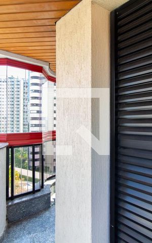 Apartamento à venda com 303m², 4 quartos e 4 vagas Apartamento à venda com 303m², 4 quartos e 4 vagasVaranda da Suíte 01