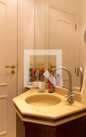 Apartamento à venda com 303m², 4 quartos e 4 vagas Apartamento à venda com 303m², 4 quartos e 4 vagasLavabo