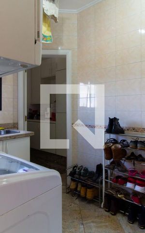 Apartamento à venda com 303m², 4 quartos e 4 vagas Apartamento à venda com 303m², 4 quartos e 4 vagasÁrea de Serviço
