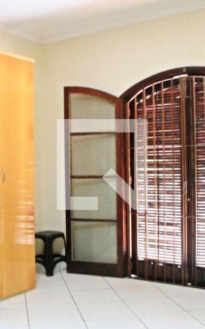 Casa à venda com 180m², 3 quartos e 2 vagasSuíte