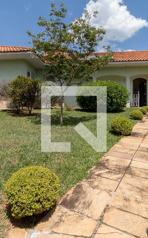 Casa à venda com 800m², 5 quartos e 7 vagasÁrea externa frente