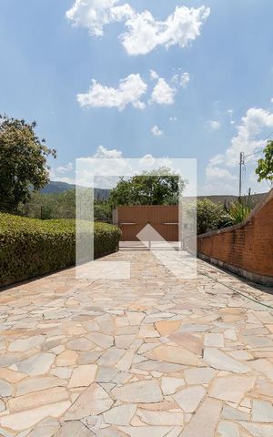 Casa à venda com 800m², 5 quartos e 7 vagasÁrea externa garagem