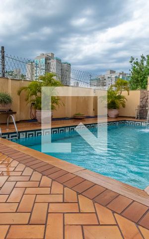 Casa de condomínio à venda com 450m², 4 quartos e 4 vagas Casa de condomínio à venda com 450m², 4 quartos e 4 vagasPiscina