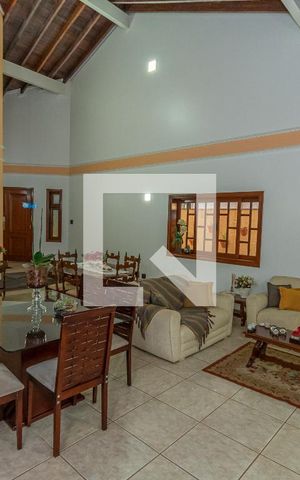 Casa de condomínio à venda com 450m², 4 quartos e 4 vagas Casa de condomínio à venda com 450m², 4 quartos e 4 vagasSala de Estar/Jantar