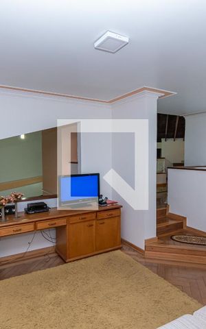 Casa de condomínio à venda com 450m², 4 quartos e 4 vagas Casa de condomínio à venda com 450m², 4 quartos e 4 vagasSala de TV