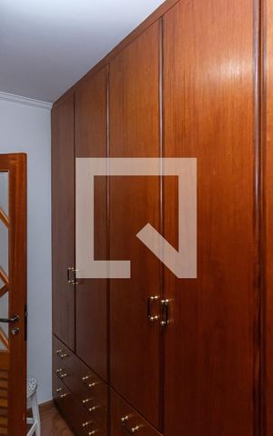 Casa de condomínio à venda com 450m², 4 quartos e 4 vagas Casa de condomínio à venda com 450m², 4 quartos e 4 vagasCloset da suíte 1