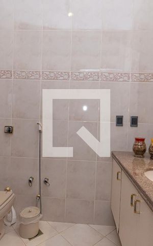 Casa de condomínio à venda com 450m², 4 quartos e 4 vagas Casa de condomínio à venda com 450m², 4 quartos e 4 vagasBanheiro da Suíte 2