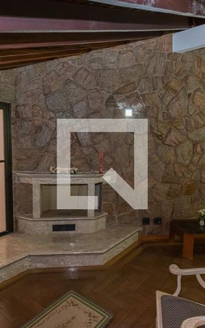 Casa de condomínio à venda com 450m², 4 quartos e 4 vagas Casa de condomínio à venda com 450m², 4 quartos e 4 vagasLareira