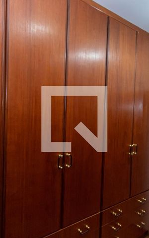 Casa de condomínio à venda com 450m², 4 quartos e 4 vagas Casa de condomínio à venda com 450m², 4 quartos e 4 vagasCloset da suíte 1