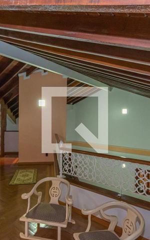 Casa de condomínio à venda com 450m², 4 quartos e 4 vagas Casa de condomínio à venda com 450m², 4 quartos e 4 vagasLareira