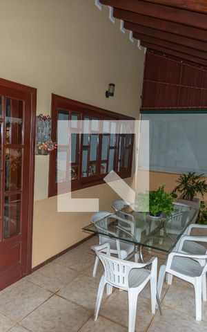 Casa de condomínio à venda com 450m², 4 quartos e 4 vagas Casa de condomínio à venda com 450m², 4 quartos e 4 vagasVaranda