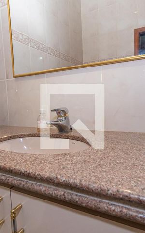 Casa de condomínio à venda com 450m², 4 quartos e 4 vagas Casa de condomínio à venda com 450m², 4 quartos e 4 vagasDetalhe Banheiro da Suíte 2