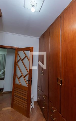 Casa de condomínio à venda com 450m², 4 quartos e 4 vagas Casa de condomínio à venda com 450m², 4 quartos e 4 vagasCloset da suíte 1