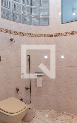 Casa de condomínio à venda com 450m², 4 quartos e 4 vagas Casa de condomínio à venda com 450m², 4 quartos e 4 vagasBanheiro da Suíte 3