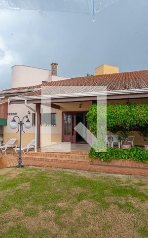 Casa de condomínio à venda com 450m², 4 quartos e 4 vagas Casa de condomínio à venda com 450m², 4 quartos e 4 vagasQuintal