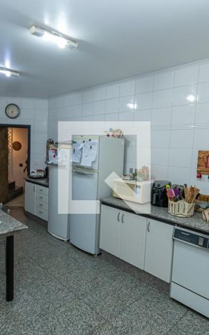 Casa de condomínio à venda com 450m², 4 quartos e 4 vagas Casa de condomínio à venda com 450m², 4 quartos e 4 vagasCozinha