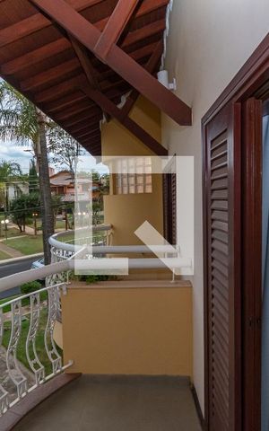 Casa de condomínio à venda com 450m², 4 quartos e 4 vagas Casa de condomínio à venda com 450m², 4 quartos e 4 vagasVaranda Suite 1