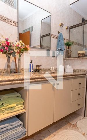 Casa de condomínio à venda com 450m², 4 quartos e 4 vagas Casa de condomínio à venda com 450m², 4 quartos e 4 vagasBanheiro da Suíte 3