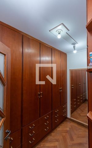 Casa de condomínio à venda com 450m², 4 quartos e 4 vagas Casa de condomínio à venda com 450m², 4 quartos e 4 vagasCloset da suíte 1