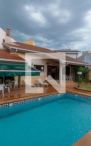 Casa de condomínio à venda com 450m², 4 quartos e 4 vagas Casa de condomínio à venda com 450m², 4 quartos e 4 vagasPiscina