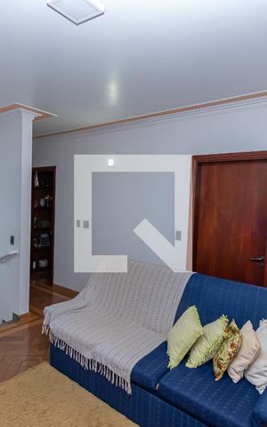 Casa de condomínio à venda com 450m², 4 quartos e 4 vagas Casa de condomínio à venda com 450m², 4 quartos e 4 vagasSala de TV