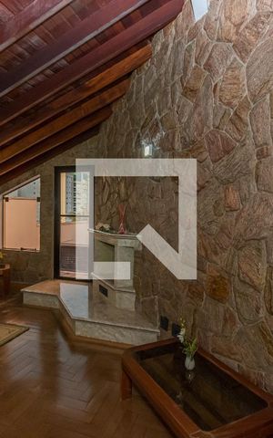 Casa de condomínio à venda com 450m², 4 quartos e 4 vagas Casa de condomínio à venda com 450m², 4 quartos e 4 vagasLareira