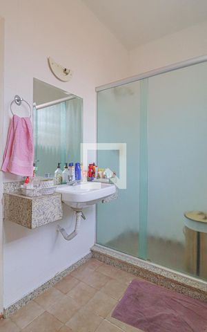 Casa à venda com 260m², 3 quartos e 1 vagaBanheiro 2