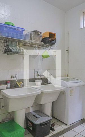 Casa à venda com 260m², 3 quartos e 1 vagaÁrea de Serviço 