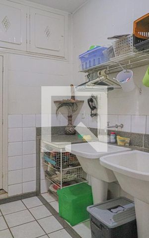 Casa à venda com 260m², 3 quartos e 1 vagaÁrea de Serviço 