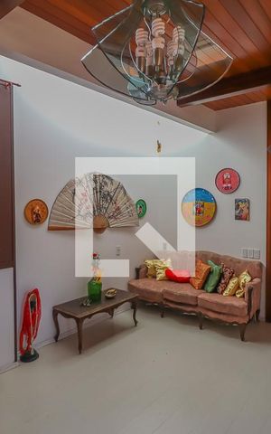 Casa à venda com 380m², 3 quartos e 2 vagasSala