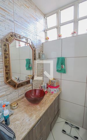 Casa à venda com 380m², 3 quartos e 2 vagasBanheiro