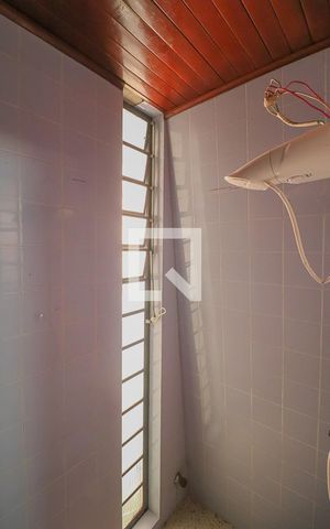 Casa à venda com 380m², 3 quartos e 2 vagasBanheiro
