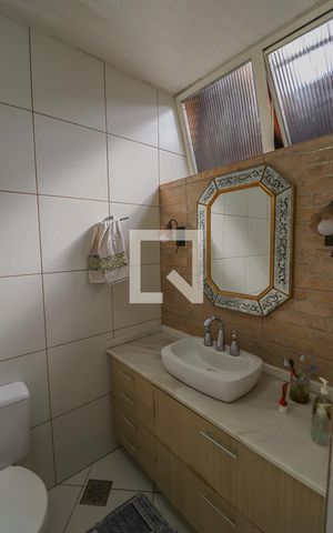 Casa à venda com 380m², 3 quartos e 2 vagasBanheiro
