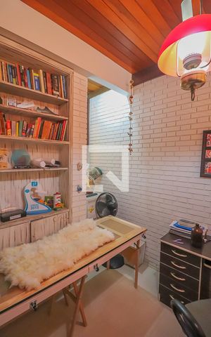 Casa à venda com 380m², 3 quartos e 2 vagasEscritório
