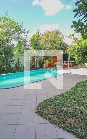 Casa à venda com 380m², 3 quartos e 2 vagasPiscina